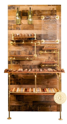 [81537] Chocolate Wall With Goodies