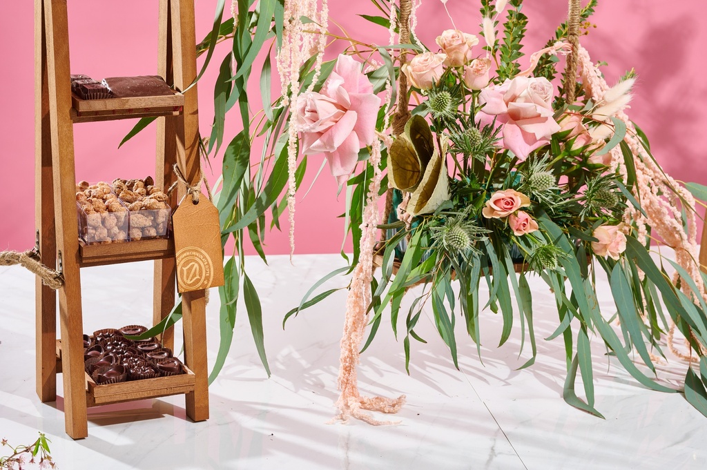 Deluxe Floral Short Ladder Sm